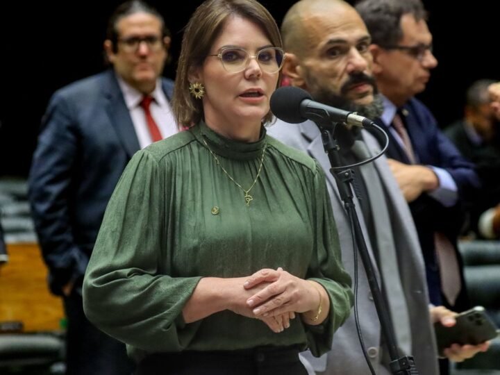 Câmara aprova PEC 24 e reconhece atividade policial como de risco; Coronel Fernanda foi relatora