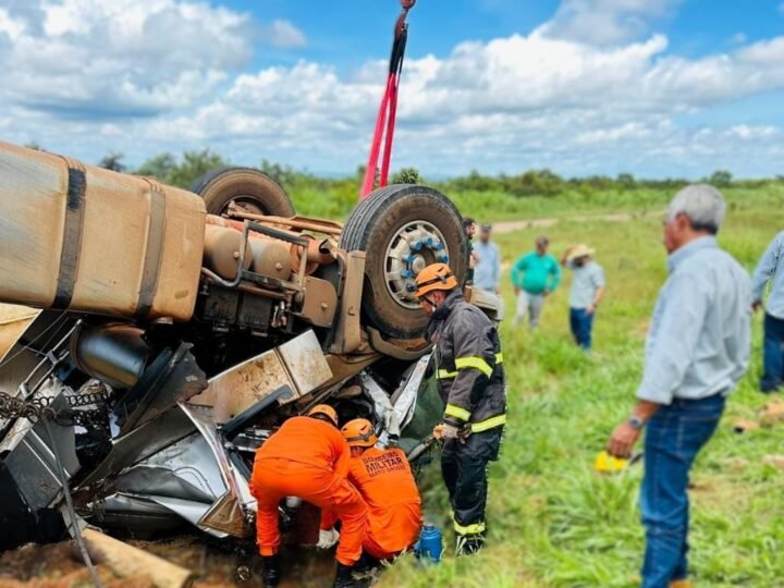 Corpo de Bombeiros socorre vítima presa em ferragens após acidente em rodovia estadual