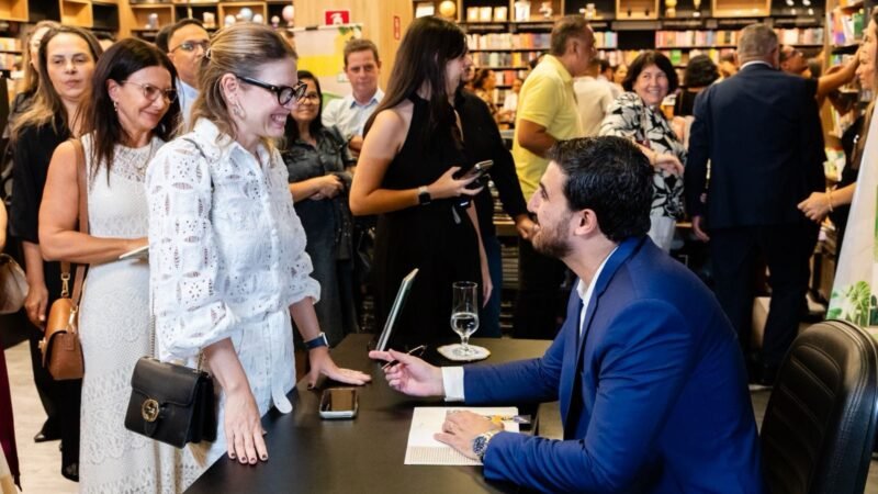 Deputado lança livro e provoca debate sobre “mitos” que travam o desenvolvimento do Brasil