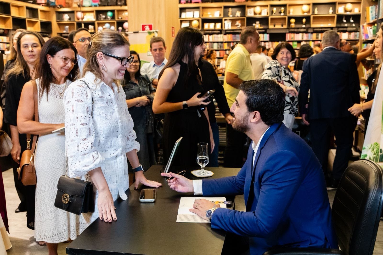 Deputado lança livro e provoca debate sobre “mitos” que travam o desenvolvimento do Brasil
