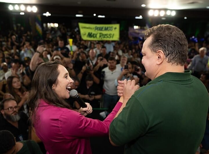 Podemos avalia candidatura própria à Presidência ou composição com Flávio Bolsonaro