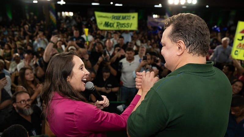 Podemos avalia candidatura própria à Presidência ou composição com Flávio Bolsonaro
