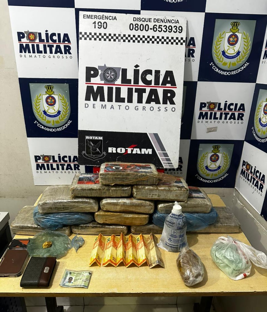 Rotam prende dois traficantes e confisca tabletes de maconha enterrados no quintal de casa