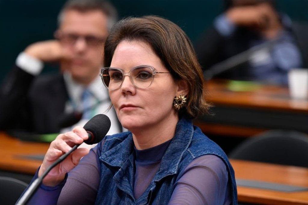 Coronel Fernanda pede cautela e critica proposta de fim da escala 6×1 na Câmara Federal