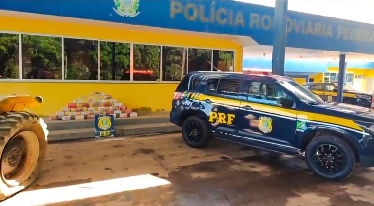 PRF apreende 162 tabletes de cocaína escondidos em pneus de trator na rodovia BR-070