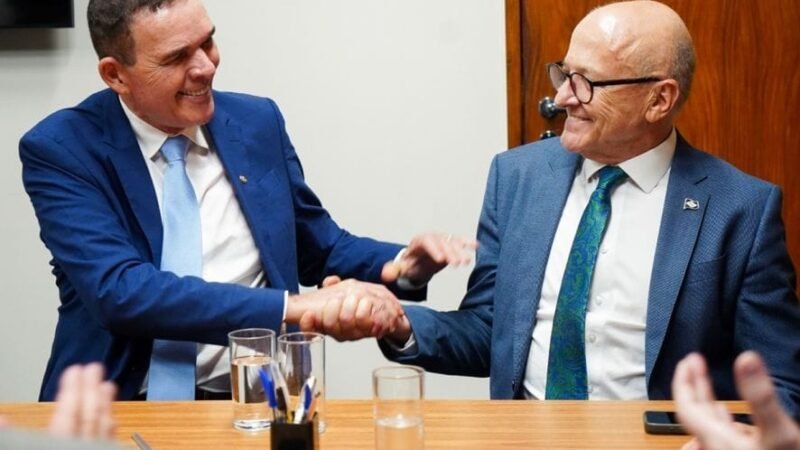 Fora do MDB, deputado garante que pedirá voto para Janaina e Mauro ao Senado