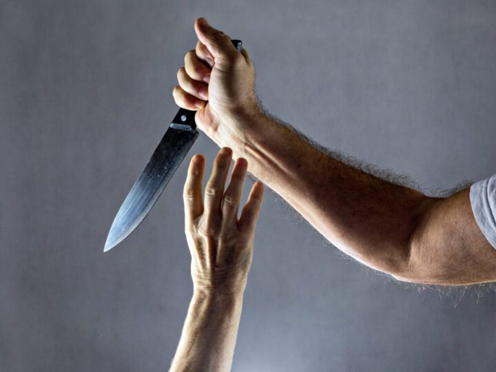 Embriagado, homem ameaça e esfaqueia companheira no interior de MT