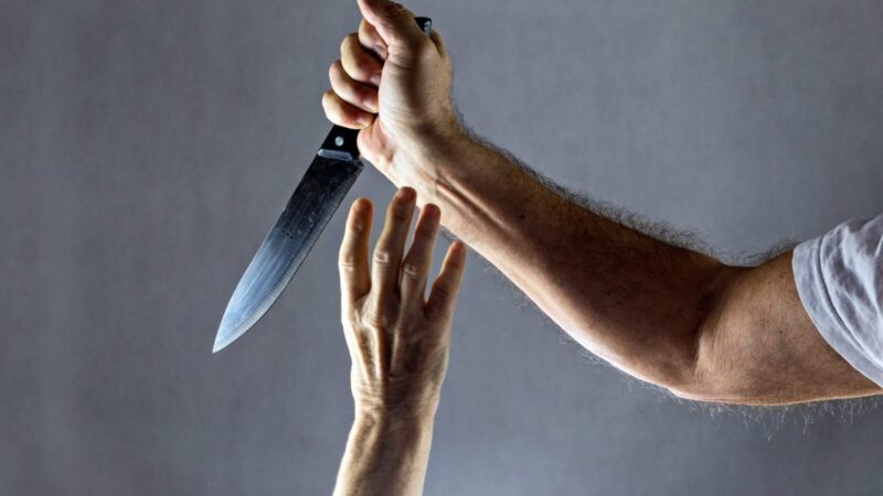 Embriagado, homem ameaça e esfaqueia companheira no interior de Mato Grosso