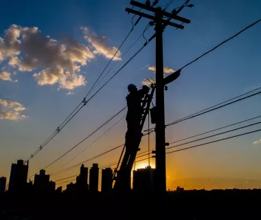 PC prende 2 homens por cobrança indevida durante falsa vistoria de energia