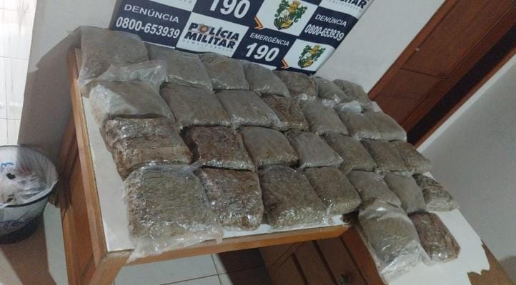 PM apreende 30 tabletes de super maconha em ônibus de viagem em Vila Bela