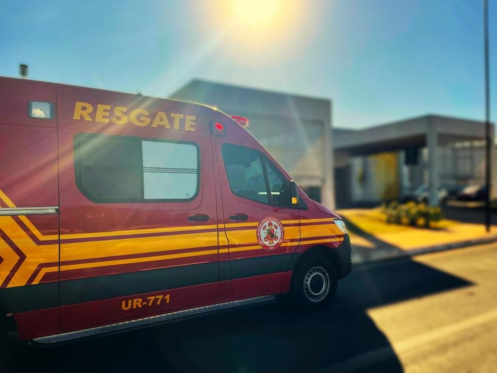 Bebê recém-nascido é salvo de engasgo com leite após vizinha chamar bombeiros