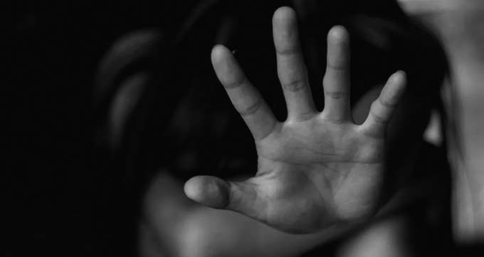 Mãe é presa pela PM por tentar ‘vender’ filhas de 12 e 14 anos por R$ 250 para sexo em Cuiabá