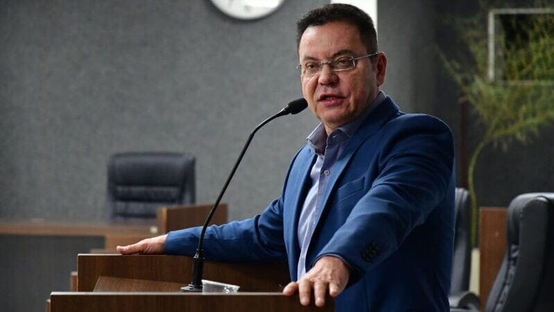 Botelho cobra diálogo no União Brasil e alerta para risco de derrota nas eleições