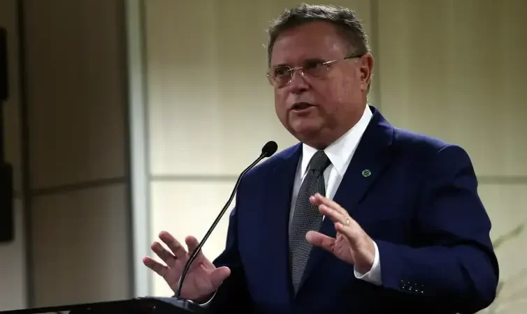 Blairo Maggi critica “ditadura partidária” após PRD destituir Mauro Carvalho da presidência