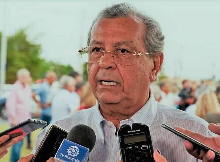 Jayme Campos se emociona e nega recuo de pré-candidatura ao governo: “Ninguém me tira do páreo”