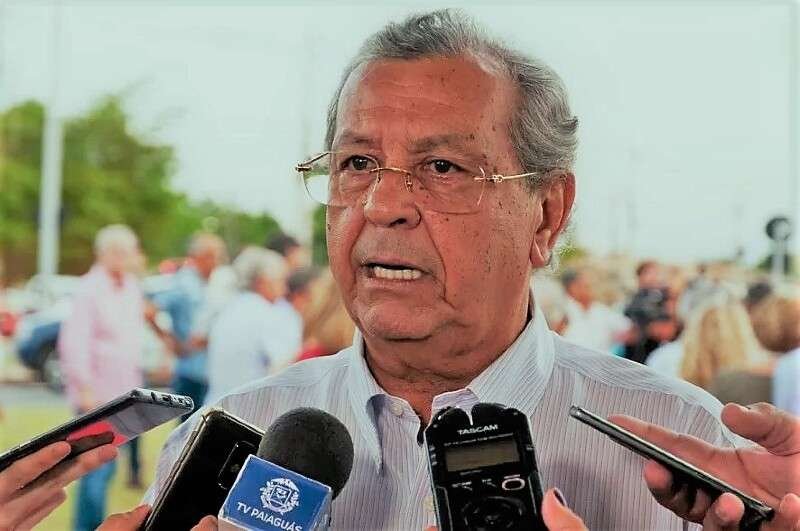 Jayme Campos se emociona e nega recuo de pré-candidatura ao governo: “Ninguém me tira do páreo”