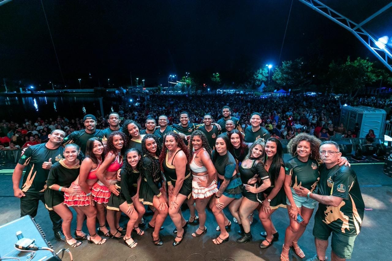 Com 30 dançarinos, grupo de lambadão leva história ao palco de festa em Cuiabá