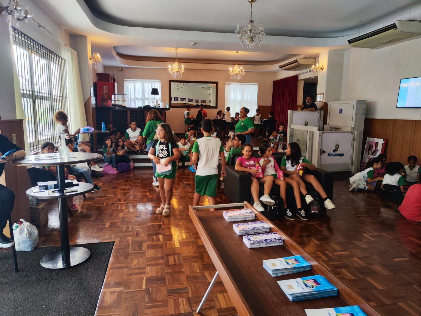 Livro com histórias “da Vovó do Coxipó” é lançado e distribuídos para alunos de Cuiabá