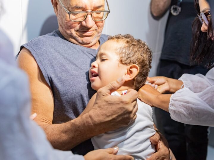 Prefeitura alerta para vacinação contra meningite e reforça imunização em 72 USFs