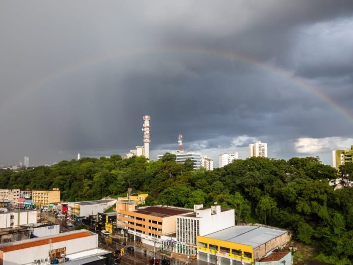 Chuvas atingem Cuiabá desde quarta-feira, mas cidade não registra ocorrências graves
