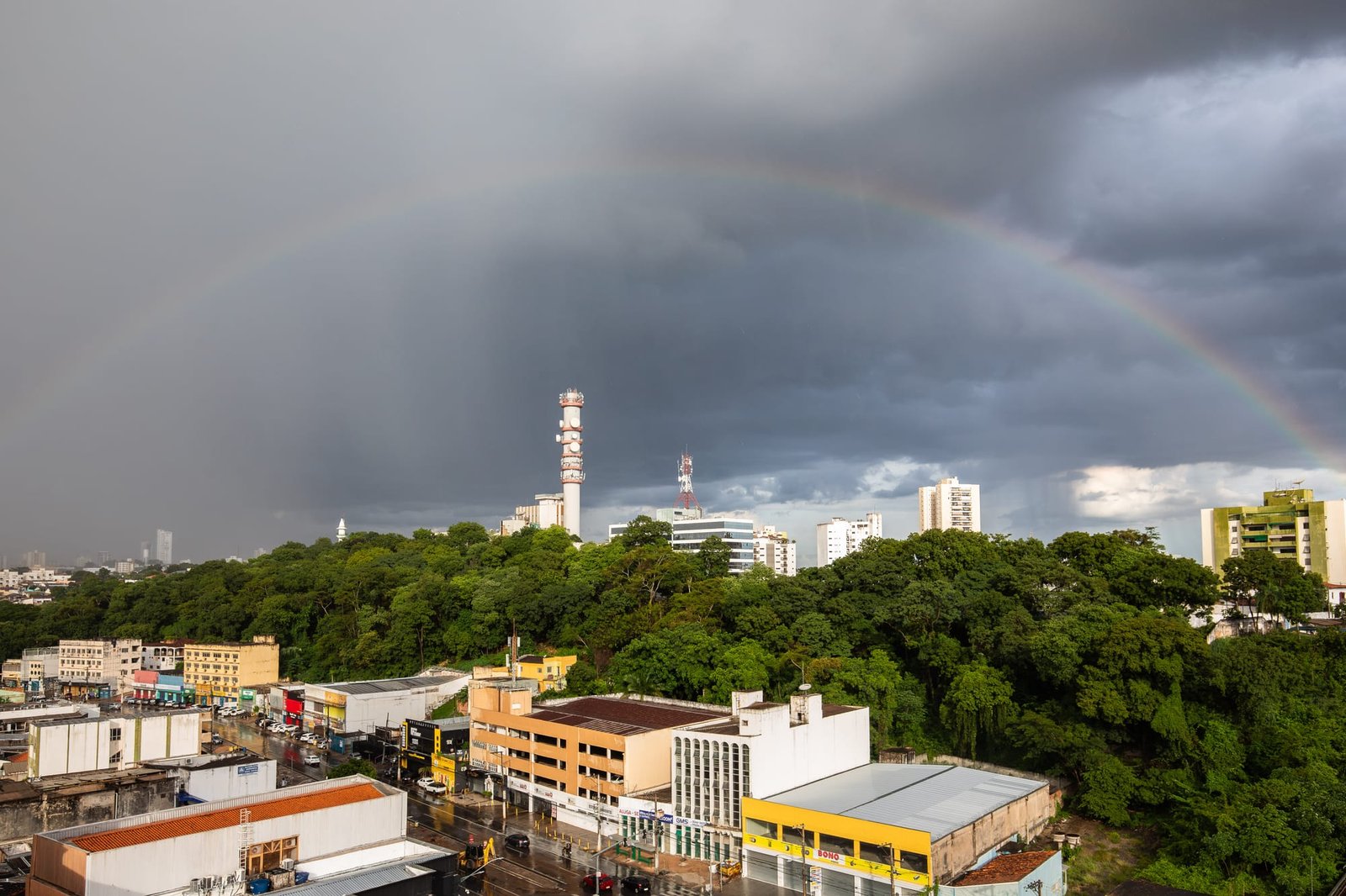 Chuvas atingem Cuiabá desde quarta-feira, mas cidade não registra ocorrências graves