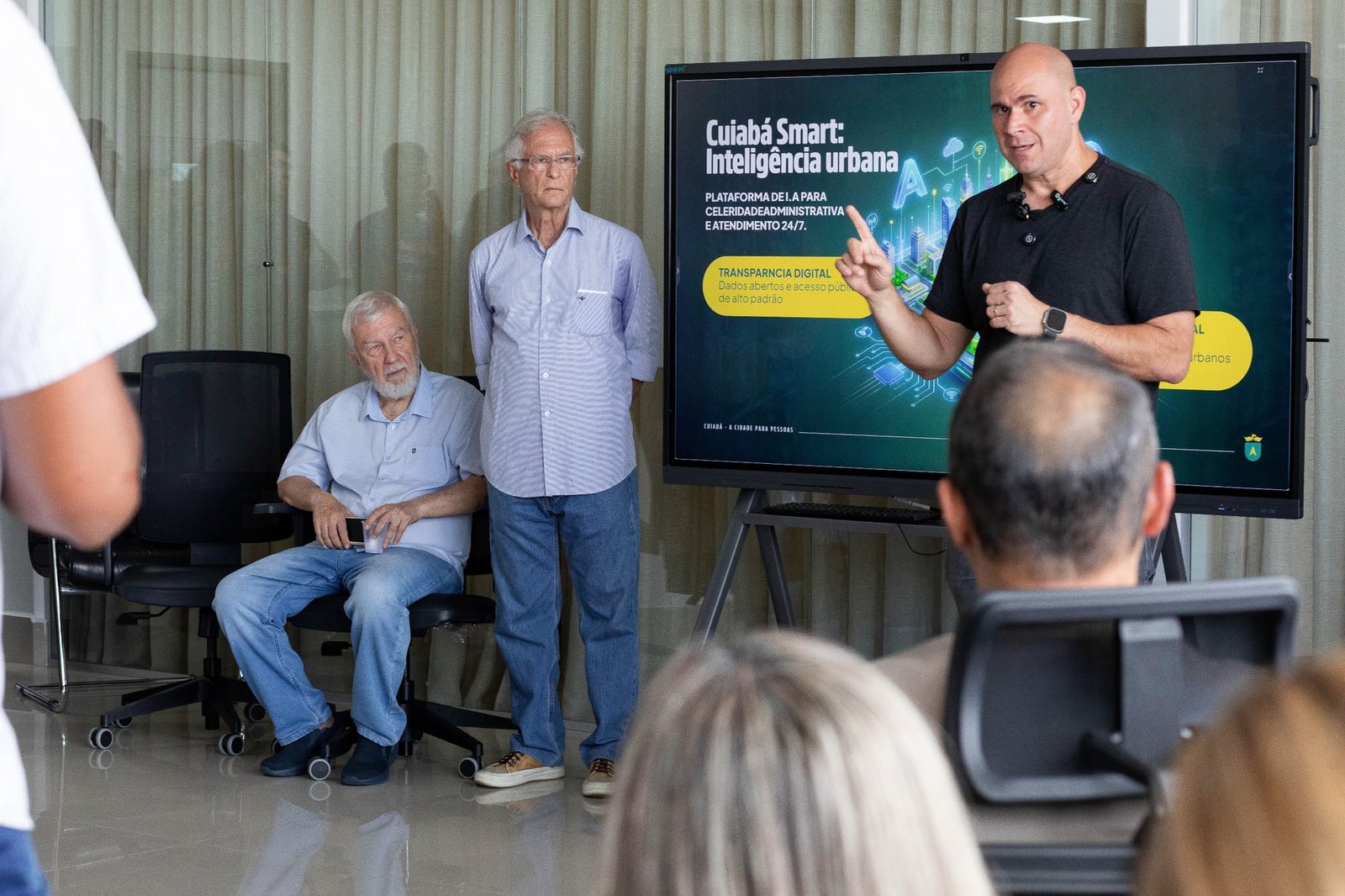 Plano Diretor prevê proibir rede de água e esgoto sob asfalto e “enterrar” fios na região central