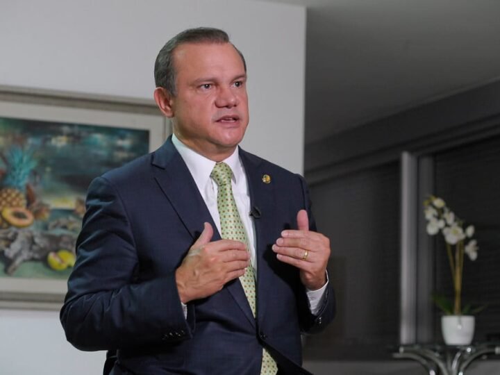 Senador reage a fala de Pivetta sobre “negociata” e diz que acusação é estratégia eleitoral