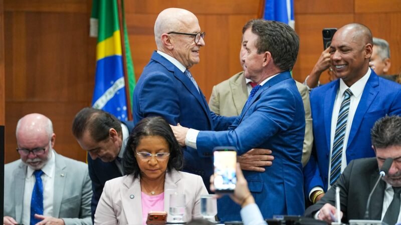 Presidente do TCE reforça parceria institucional em sessão solene de transição de governo