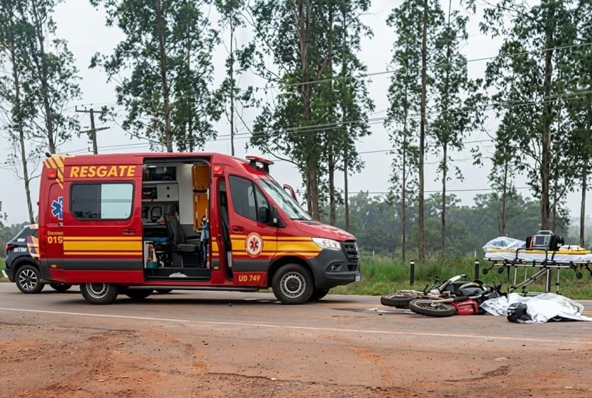 Motociclista morre após colidir de frente com caminhão em rodovia estadual