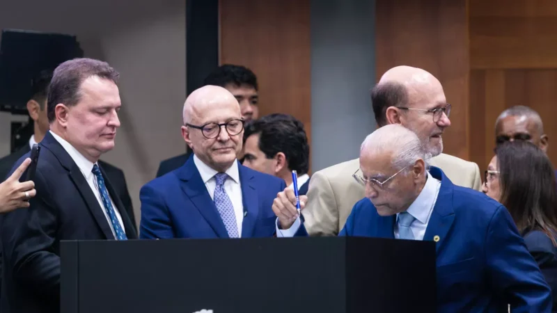 Júlio garante apoio do UB e diz esperar que relação de Pivetta com AL seja melhor que com Mauro