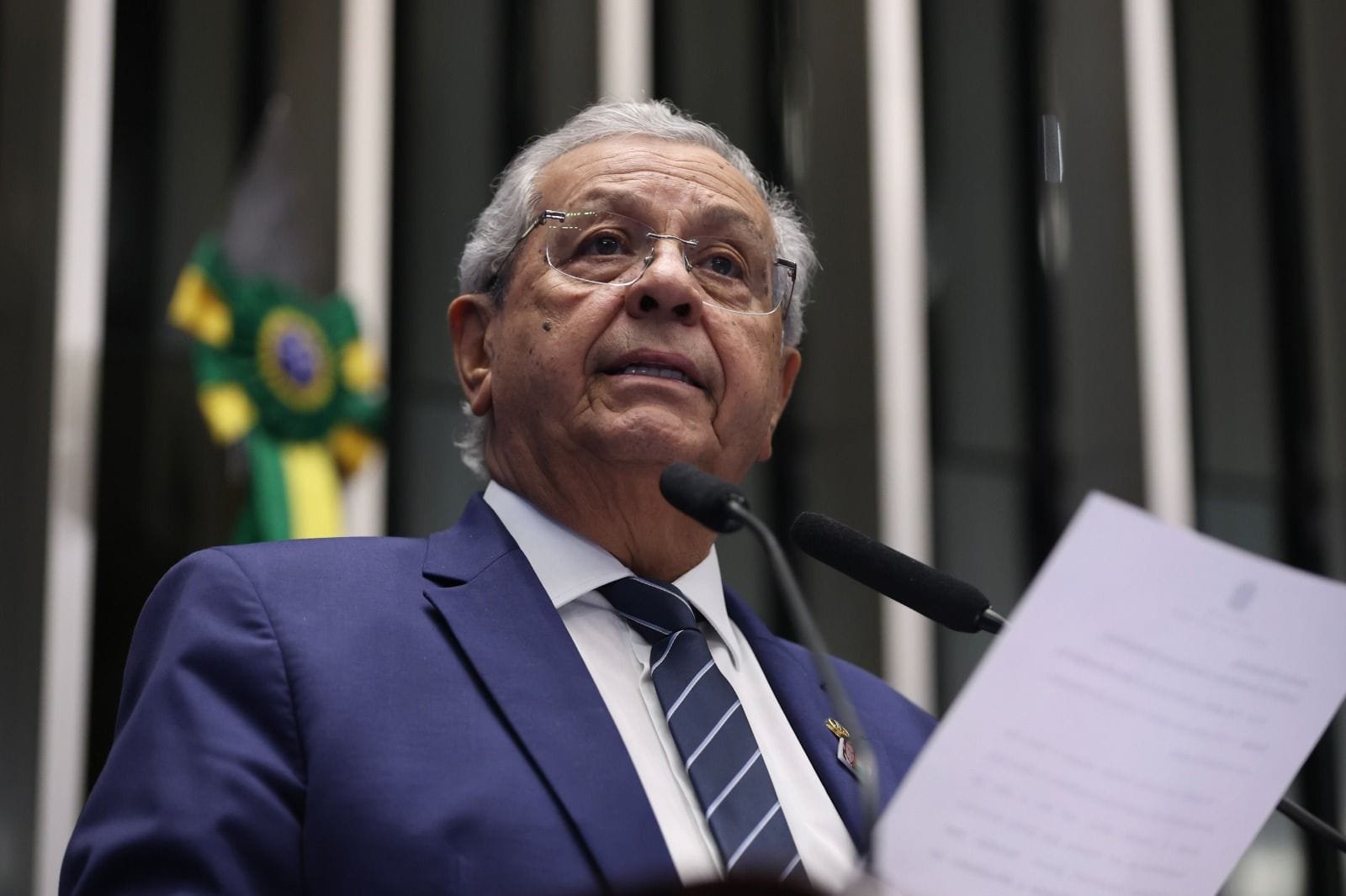 PL de Jayme Campos obriga oferta gratuita de álcool gel em espaços públicos, privados e transportes