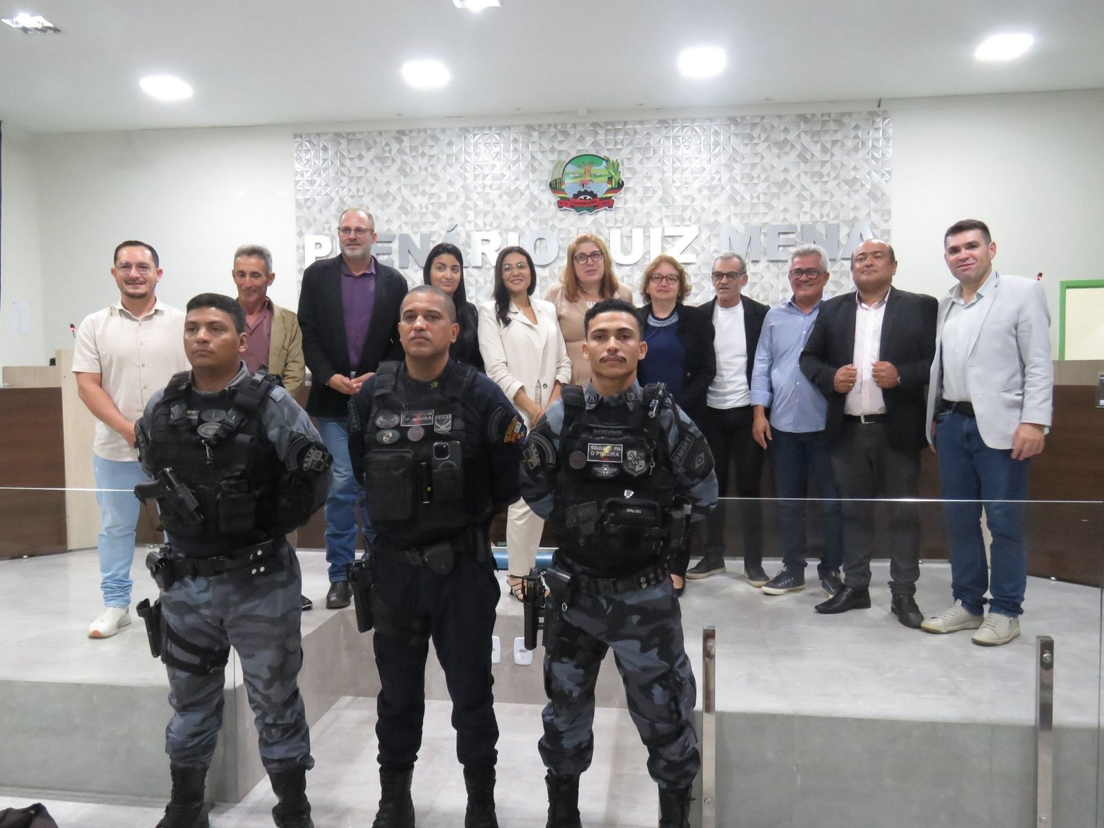 A Câmara Municipal de Guarantã do Norte prestou homenagem a policiais militares que atuaram no resgate de uma família durante uma forte inundação registrada no norte de Mato Grosso, na noite de 6 de fevereiro de 2026.