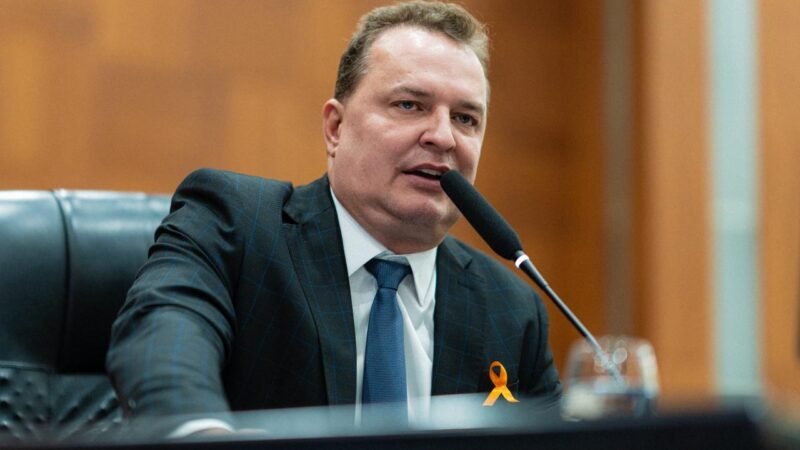 Max Russi nega articulação por reeleição na presidência da Assembleia e rebate prefeito