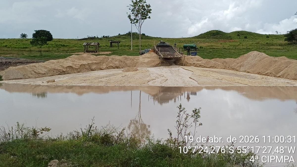 Polícia fecha garimpo ilegal em fazenda e prende caseiro com espingarda em Mato Grosso