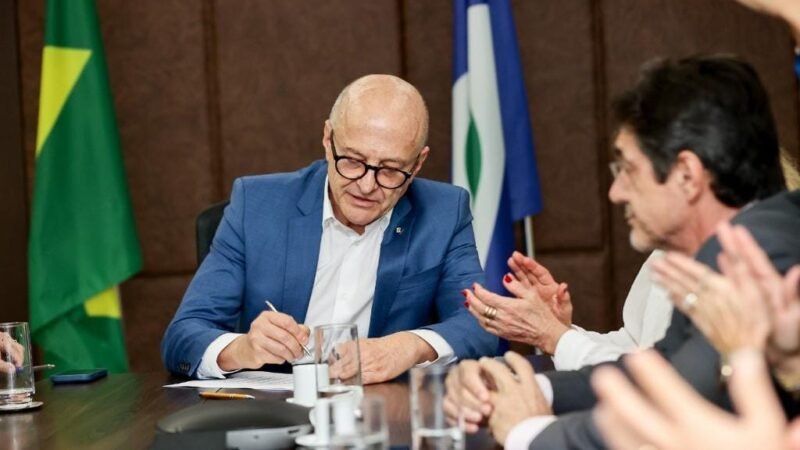 Governo de MT firma parceria para revitalização de quadras e campos em bairros de Cuiabá