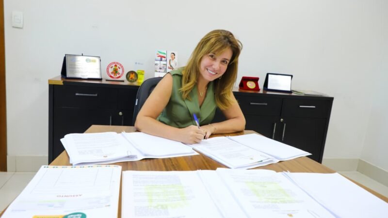 Prefeita sanciona leis de PCCS e garante valorização esperada há décadas pelos servidores de VG