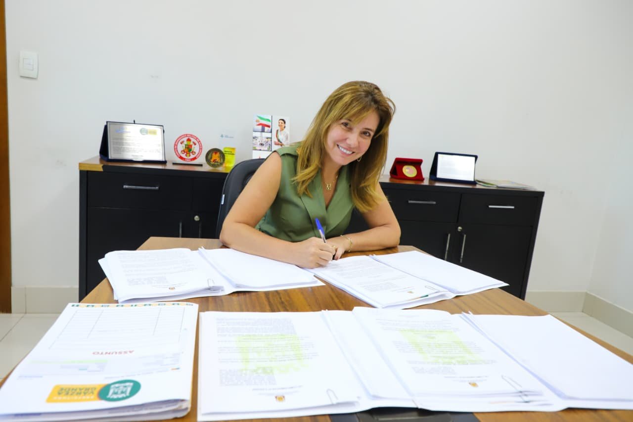 Prefeita sanciona leis de PCCS e garante valorização esperada há décadas pelos servidores de VG