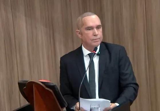 Posse de Pivetta ofusca segunda renúncia de Tião