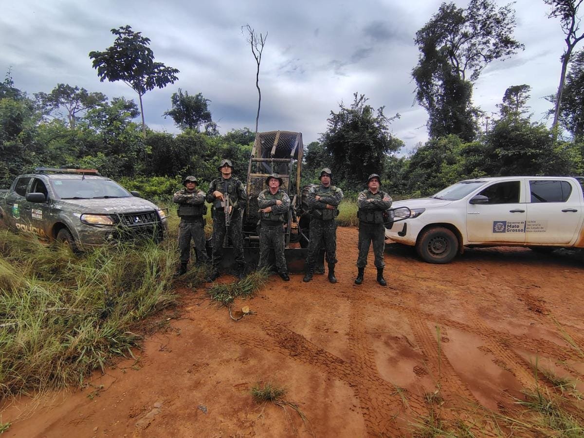 Polícia Ambiental apreende maquinário por extração ilegal de madeira em assentamento