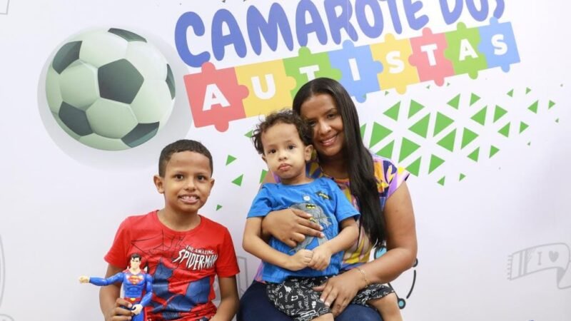 “Experiência inesquecível”: ação leva autistas e crianças da Rotam a jogos na Arena Pantanal