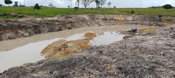 Batalhão Ambiental da PM fecha garimpo ilegal e prende dois suspeitos por crime ambiental