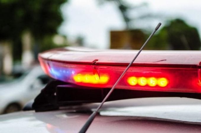 Pai é preso após atirar na filha adolescente ao limpar arma em propriedade rural em MT