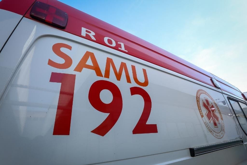 Ambulâncias no pátio do Samu incluem reserva técnica e veículos antigos