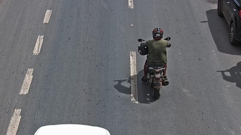 Dois veículos roubados com placas clonadas foram recuperados em Cuiabá e VG