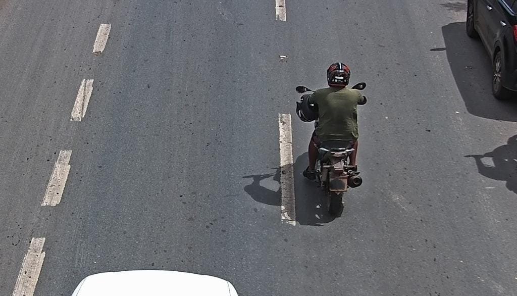Dois veículos roubados com placas clonadas foram recuperados em Cuiabá e VG