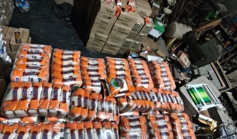 PM prende faccionados com carga ilegal de produtos alimentícios e de limpeza