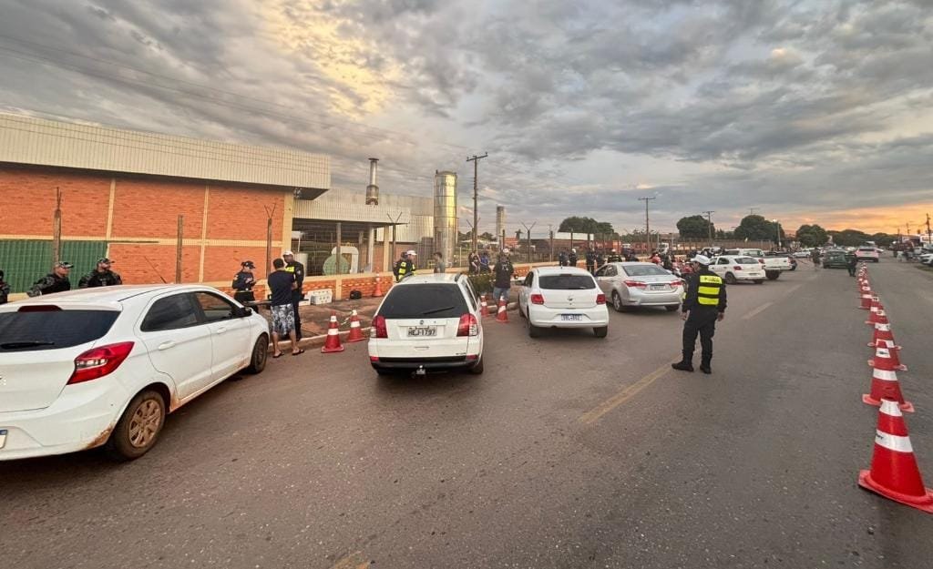 Blitz prende seis motoristas por embriaguez desobediência e porte ilegal de arma em VG