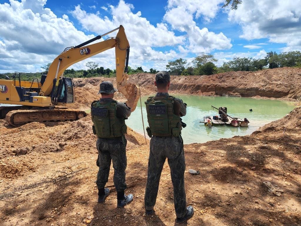 Companhia Ambiental da PM fecha garimpo ilegal e apreende equipamentos