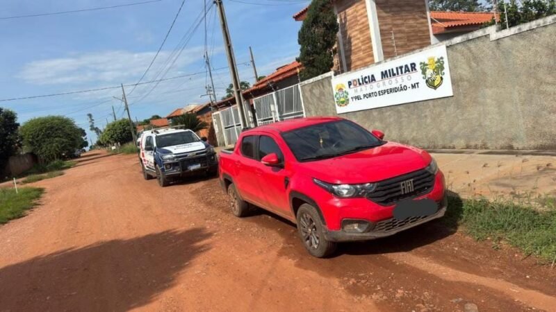 Criminosos invadem residência, fazem família refém por horas e são presos durante fuga