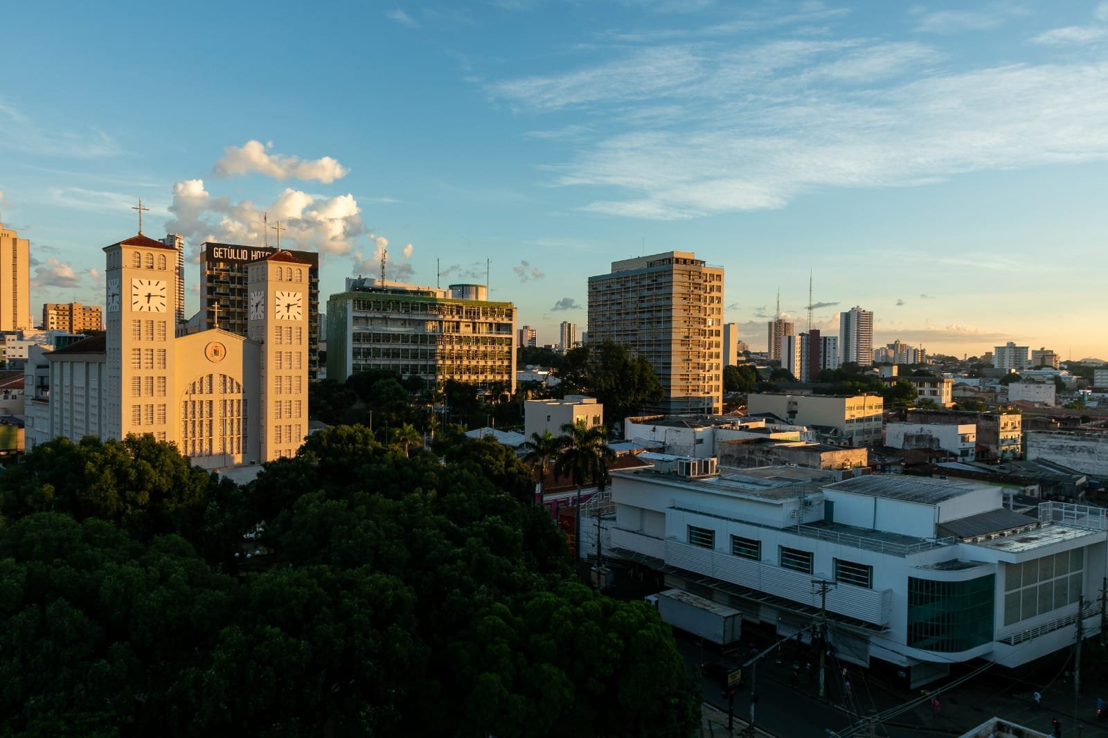 Prefeitura de Cuiabá paga servidores e injeta mais de R$ 142 milhões na economia